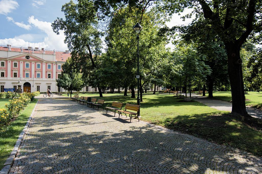 Apartment Gesse Brezinova Praha Bagian luar foto