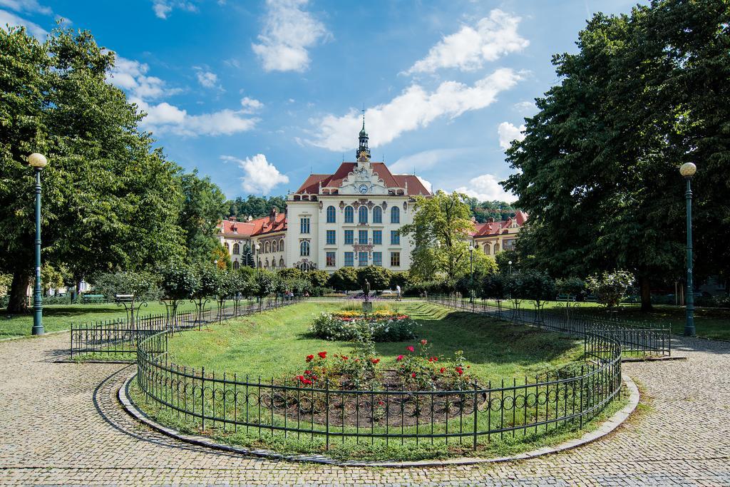 Apartment Gesse Brezinova Praha Bagian luar foto