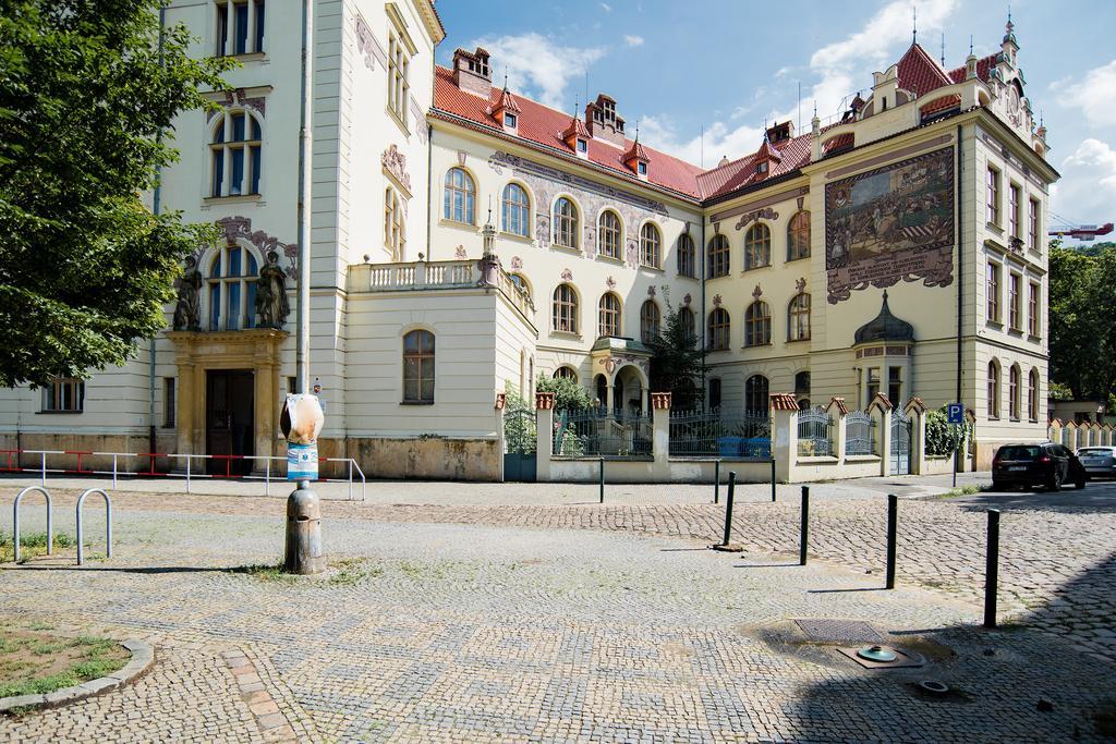Apartment Gesse Brezinova Praha Bagian luar foto