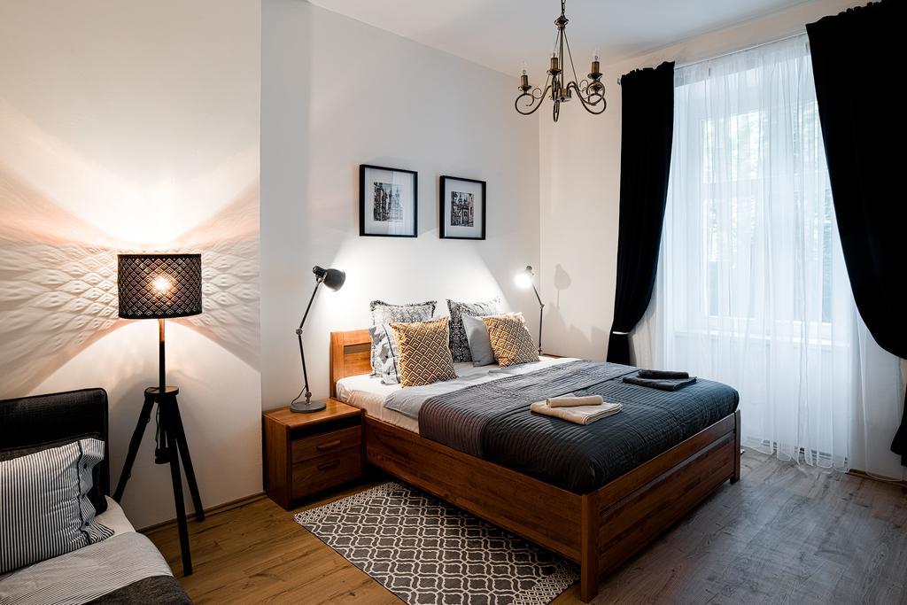 Apartment Gesse Brezinova Praha Bagian luar foto