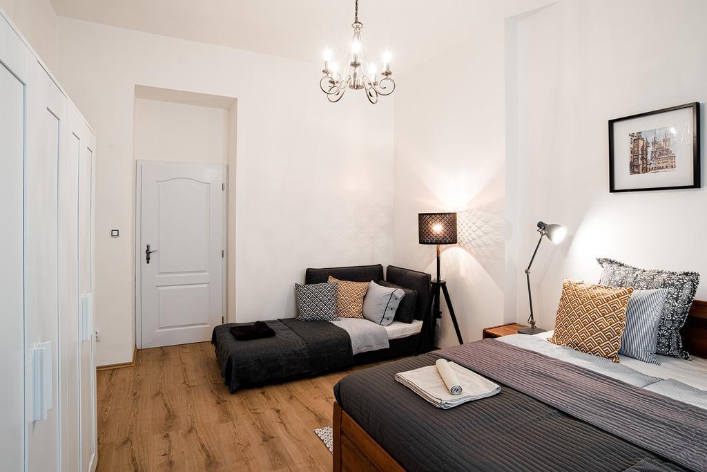 Apartment Gesse Brezinova Praha Bagian luar foto